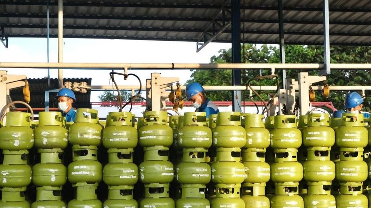 Pertamina Patra Niaga Regional Sumbagut menambah pasokan 66 ribu tabung LPG subsidi untuk antisipasi lonjakan kebutuhan selama libur panjang Maulid Nabi Muhammad SAW. Apa dampaknya bagi ketersediaan gas di daerah Anda?