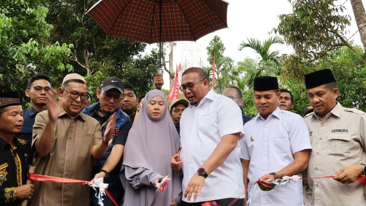 Wakil Ketua Komisi VI DPR RI Andre Rosiade mengumumkan penghapusan tunjangan rumah DPR disepakati semua fraksi. Ini respons atas tuntutan 17+8 mahasiswa.