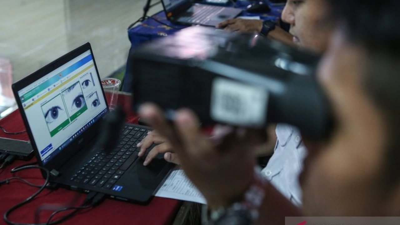 Dukcapil Jakarta Selatan menargetkan Cetak KTP Elektronik sebanyak 1,75 juta pada tahun 2025. Simak strategi jemput bola dan tantangan yang dihadapi demi pemerataan layanan kependudukan.