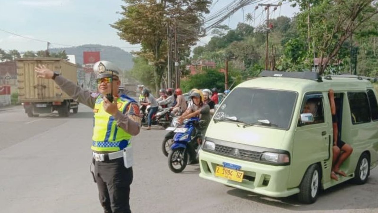 Polres Garut menerapkan Rekayasa Lalu Lintas Garut, termasuk one way sepenggal, untuk mencegah kemacetan parah selama libur panjang Maulid Nabi. Bagaimana strateginya?