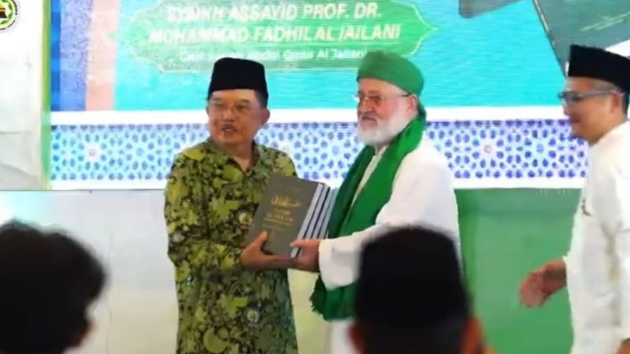 Jusuf Kalla menekankan Peran Masjid sebagai pusat peradaban umat, bukan hanya tempat ibadah. Simak bagaimana DMI Jatim akan mengoptimalkan fungsi masjid di Jawa Timur.