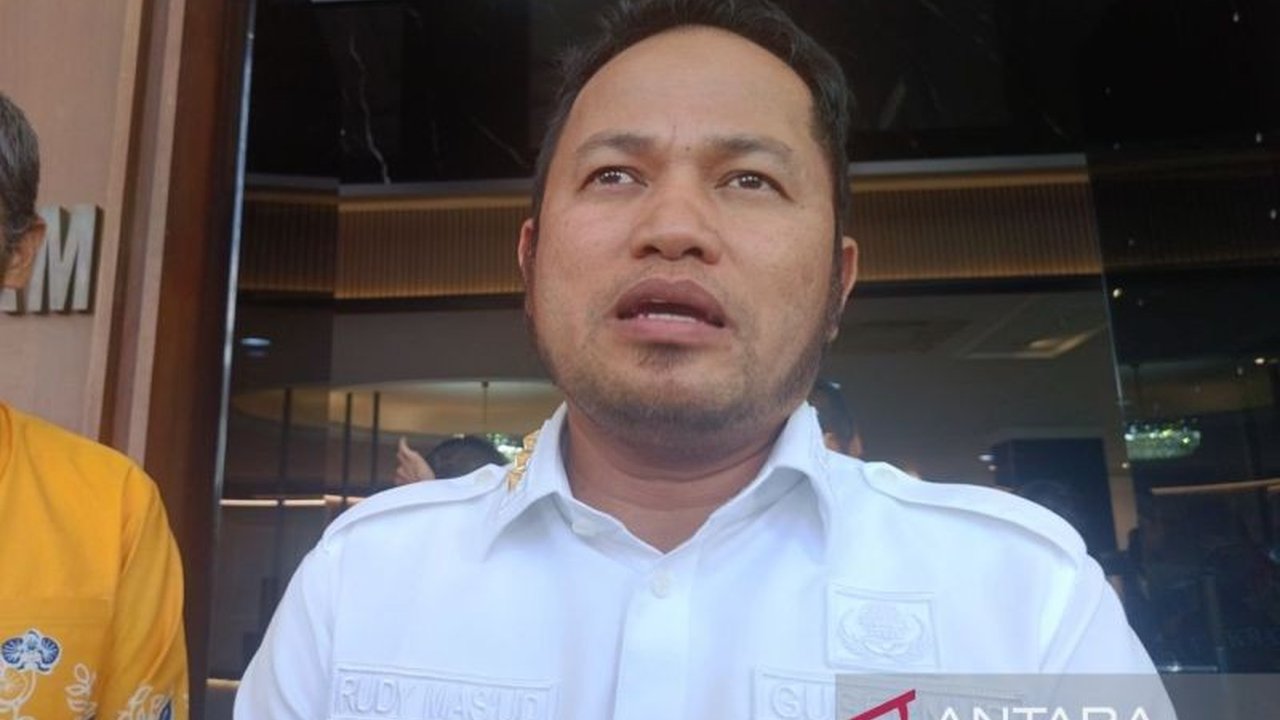 Meskipun menghadapi pemangkasan anggaran transfer pusat, Pemerintah Provinsi Kalimantan Timur (Kaltim) tegaskan komitmennya prioritaskan pendidikan dan kesehatan. Bagaimana strategi Anggaran Kaltim untuk mewujudkannya?