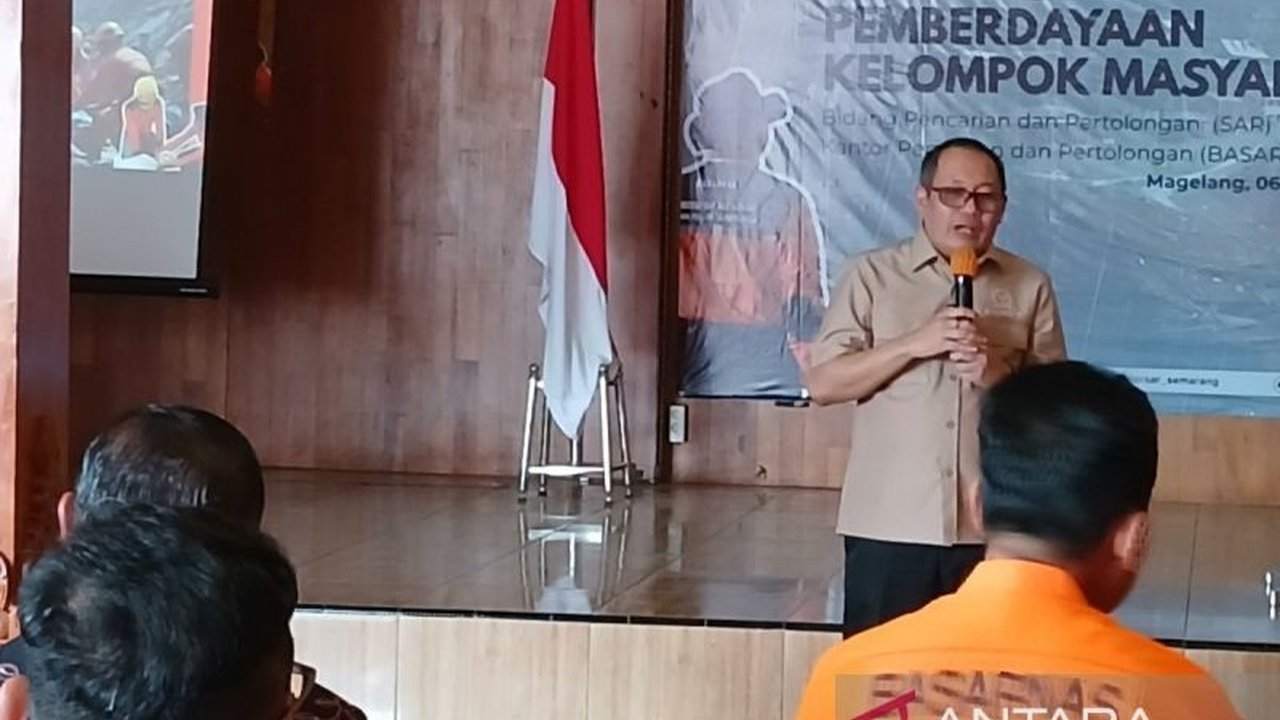 Tembakau, komoditas strategis dengan sejarah panjang, kini menjadi fokus pembahasan RUU Komoditas Strategis DPR. Mengapa nasib petani dan industri tembakau terancam?