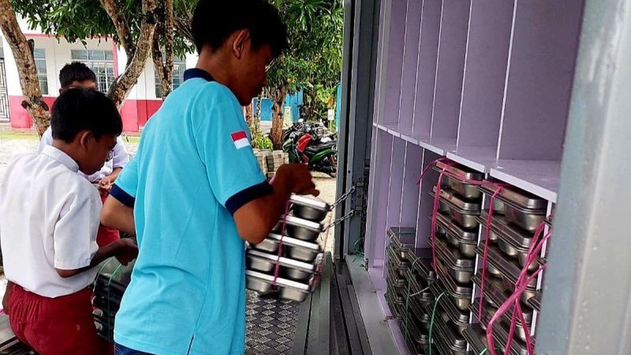Program Makan Bergizi Gratis (MBG) BGN di Karimun berhasil menyerap ratusan relawan, menunjukkan komitmen pemerintah dalam gizi dan penciptaan lapangan kerja. Ingin tahu lebih banyak?