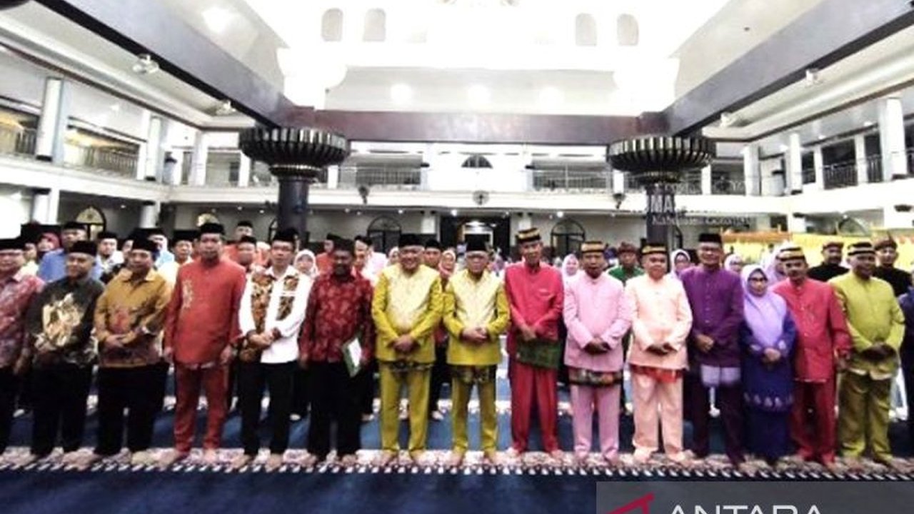 Perayaan Maulid Nabi Muhammad SAW di Kabupaten Gorontalo bukan sekadar ritual tahunan, melainkan inspirasi kemajuan daerah. Simak bagaimana momentum Maulid Nabi Gorontalo ini juga menjadi ajang pelantikan penting!