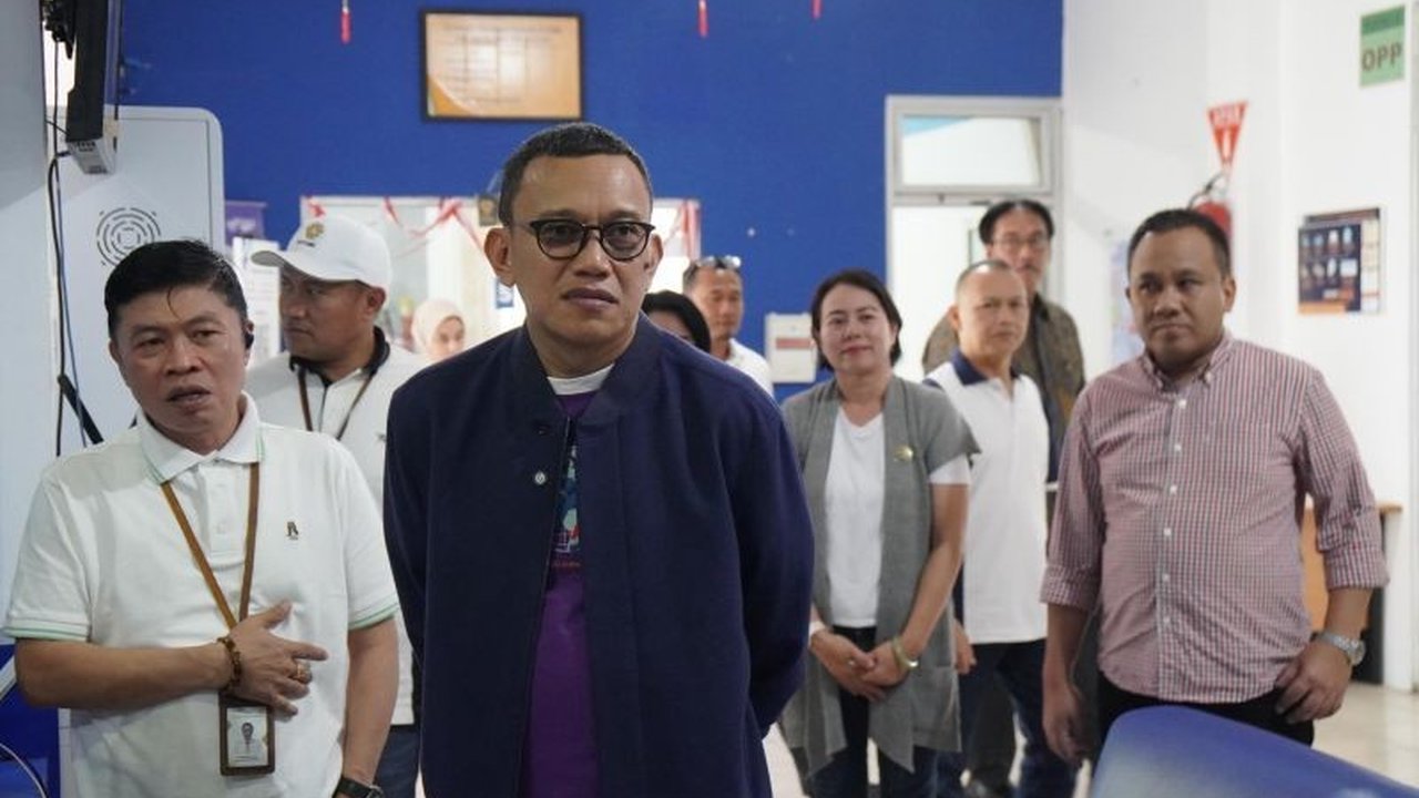 Menteri P2MI Abdul Kadir Karding melakukan sidak ke BP3MI Jateng, meminta pangkas birokrasi layanan pekerja migran yang tidak perlu. Apa saja yang akan diubah untuk percepatan proses?