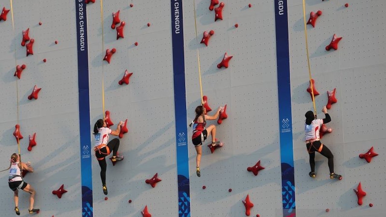 Federasi Panjat Tebing Indonesia (FPTI) telah menyusun peta jalan ambisius untuk Panjat Tebing Olimpiade LA 2028, fokus pada peningkatan performa speed, lead, dan boulder demi medali. Akankah target ini tercapai?