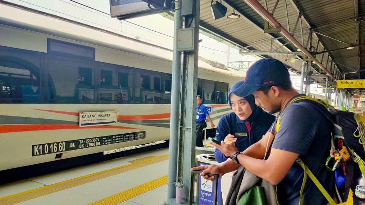 PT KAI Daop 1 Jakarta mencatat 325.500 Pengguna Kereta Api Libur Maulid Nabi. Angka fantastis ini menunjukkan tingginya minat masyarakat pada transportasi kereta api.