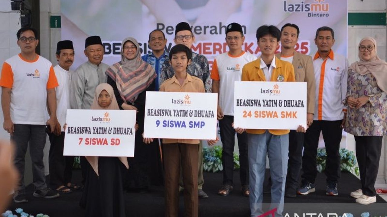 Lazismu Bintaro serahkan Beasiswa Merdeka kepada 40 anak yatim dan dhuafa di Perguruan Muhammadiyah Parung Serab. Simak bagaimana program ini membebaskan mereka dari tunggakan biaya pendidikan dan membuka jalan meraih cita-cita!