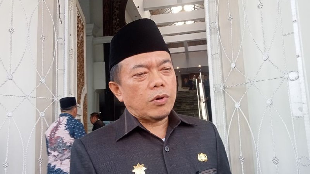 Gubernur Jambi Al Haris mendukung penuh kebijakan tarif drone Gunung Kerinci sebesar Rp2 juta. Kebijakan ini didasari aturan jelas dan pertimbangan kebutuhan yang mendalam.