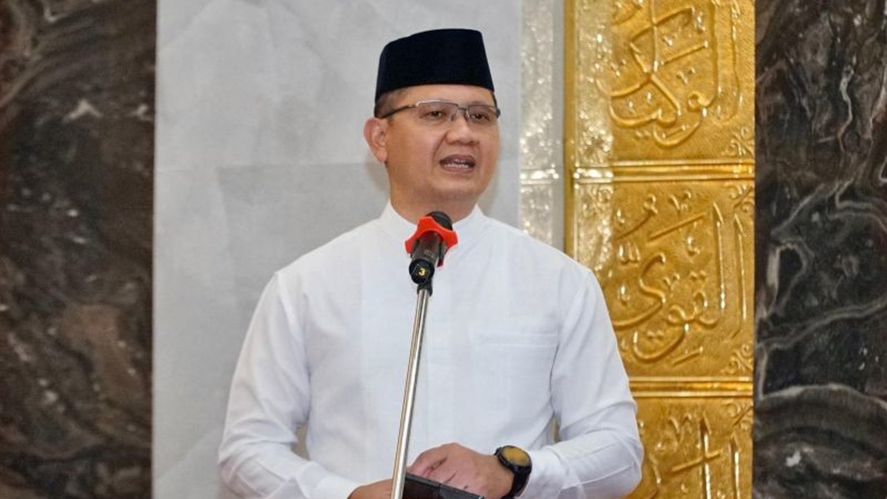 Kepala Dinas Pendidikan Jatim mengajak insan pendidikan meneladani Akhlak Nabi Muhammad SAW untuk wujudkan generasi emas 2045 yang berilmu dan beradab. Simak pentingnya karakter dalam pendidikan!