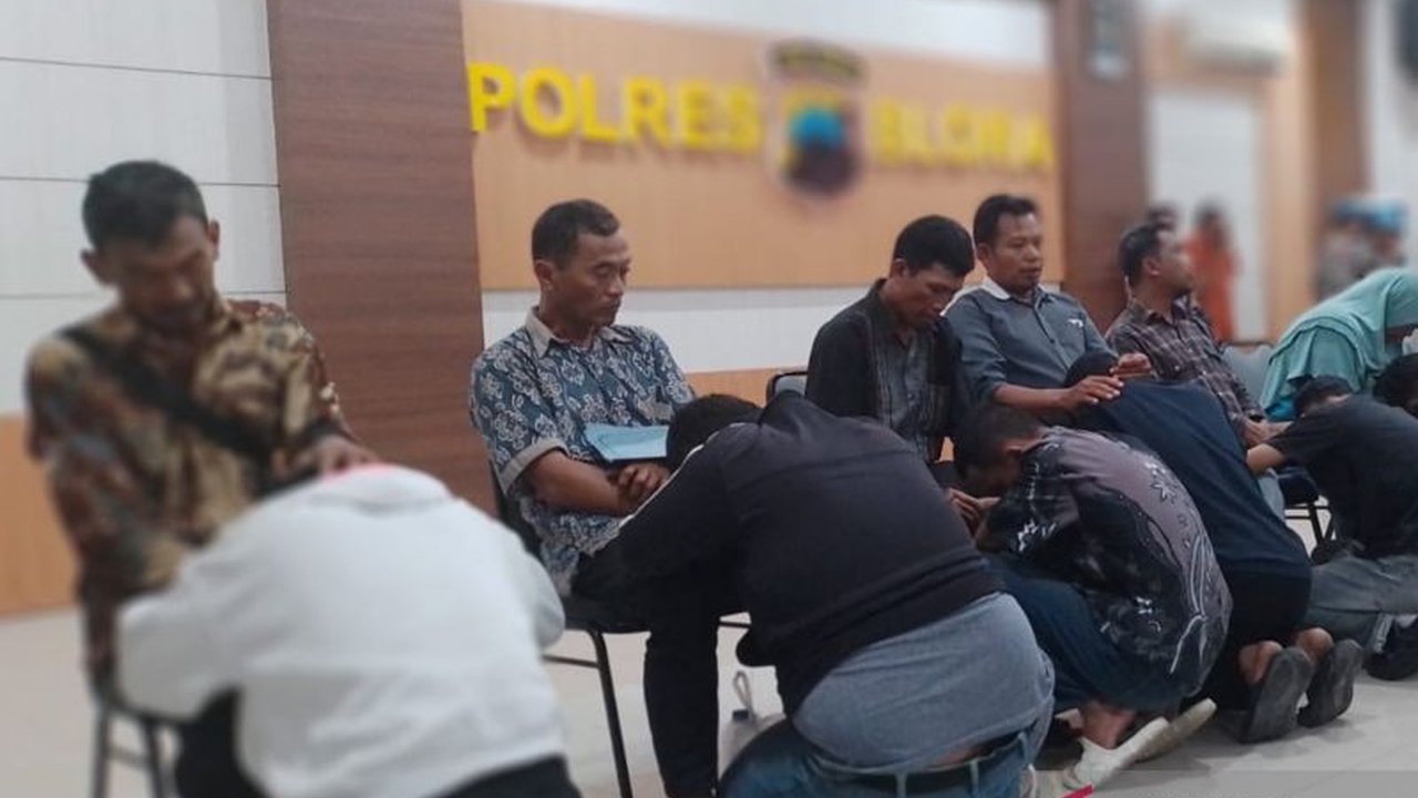 Aparat gabungan TNI-Polri berhasil mengamankan 12 pemuda di Blora yang diduga akan melakukan aksi anarkis terhadap gedung DPRD. Apa motif di balik rencana mereka?
