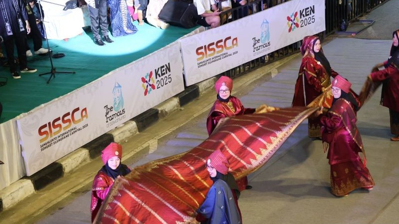 Songket Silungkang, warisan budaya tak benda nasional, bukan sekadar kain. Wali Kota Sawahlunto mengungkap makna filosofisnya dan upaya pelestarian melalui SISSCa 2025.