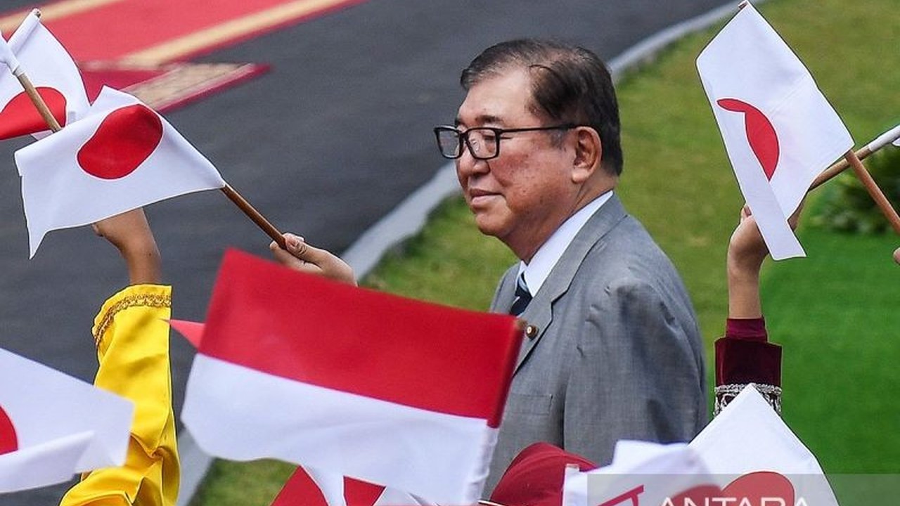 Perdana Menteri Jepang Shigeru Ishiba menyatakan niatnya untuk mundur, memicu pertanyaan besar tentang masa depan politiknya dan dinamika internal LDP. Simak alasan di balik keputusan PM Ishiba Mundur.