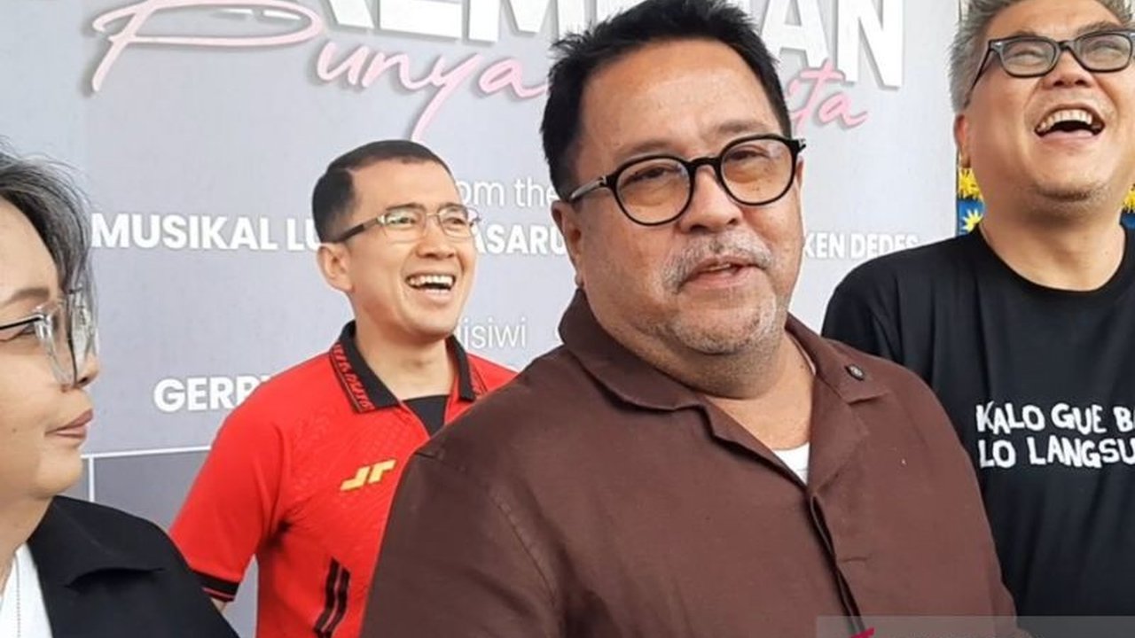 Antusiasme warga memadati Hari Bebas Kendaraan Bermotor (HBKB) Jakarta di Sudirman-Thamrin luar biasa, didorong berbagai kegiatan seni. Wakil Gubernur DKI Jakarta Rano Karno beri apresiasi.