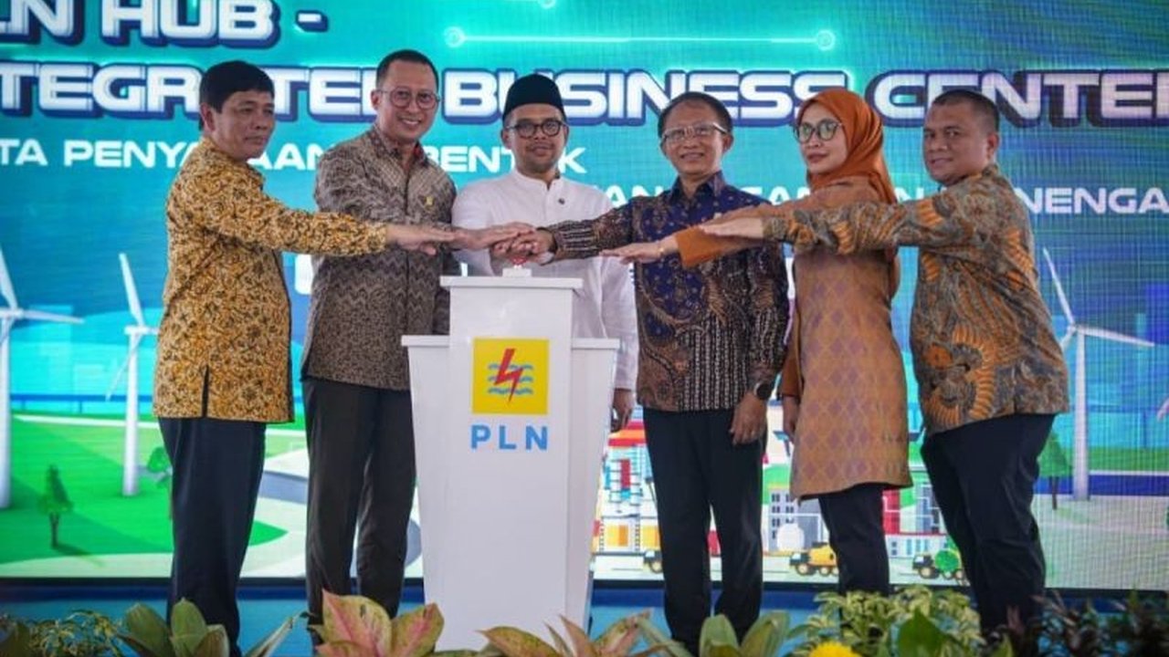 PLN UID Jateng & DIY berkomitmen penuh menyediakan layanan listrik andal di KEK Industropolis Batang. Simak bagaimana PLN mendukung pertumbuhan industri nasional di Batang!