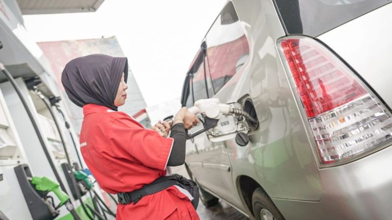 Pertamina Patra Niaga memastikan pasokan BBM Bengkulu dalam kondisi aman dan cukup, menepis isu pendangkalan pelabuhan. Cari tahu langkah Pertamina atasi antrean panjang!