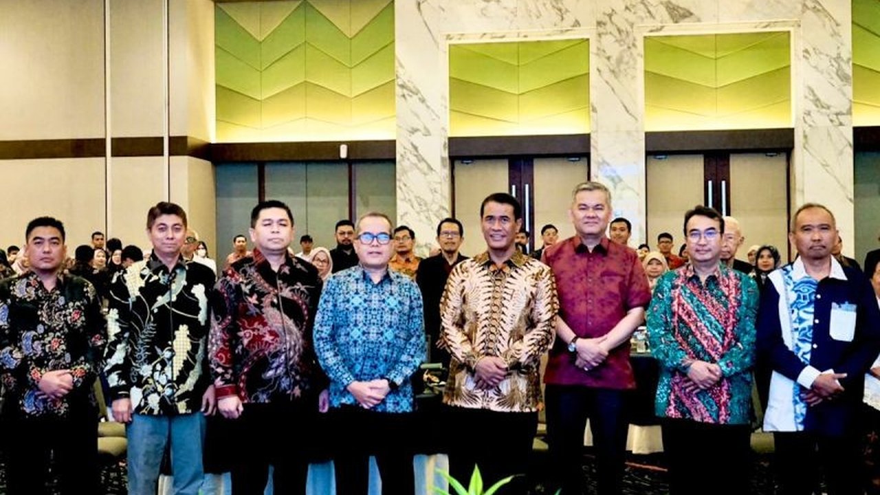 Menteri Pertanian mengajak IPB bersinergi menghadapi praktik mafia pangan yang merugikan petani dan masyarakat. Terungkap, kerugian akibat pupuk palsu mencapai triliunan rupiah.