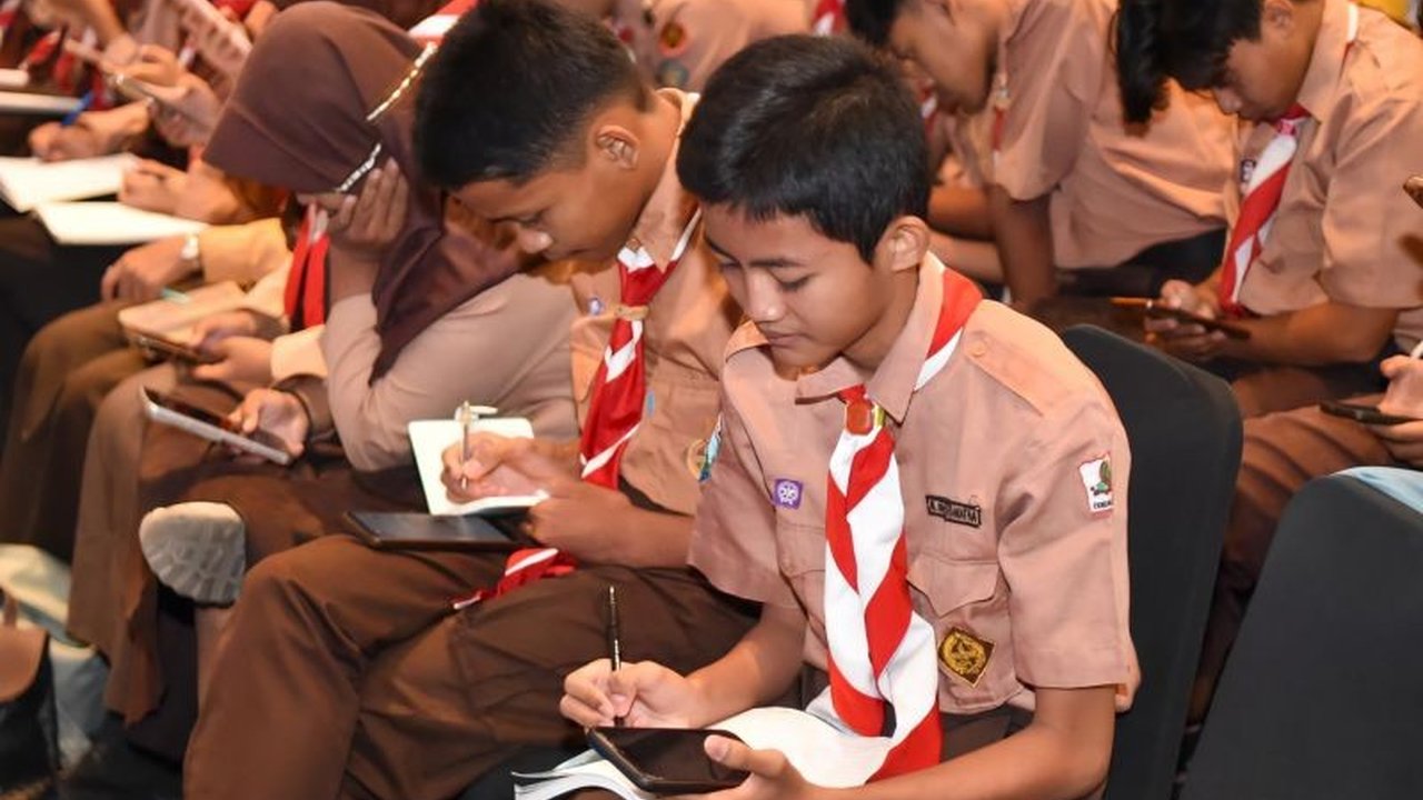Jumlah peserta Tes Kemampuan Akademik (TKA) terus melonjak, mencapai 2,3 juta. Kemendikdasmen menggelar simulasi untuk bantu siswa hadapi TKA yang pendaftarannya tutup 5 Oktober 2025.