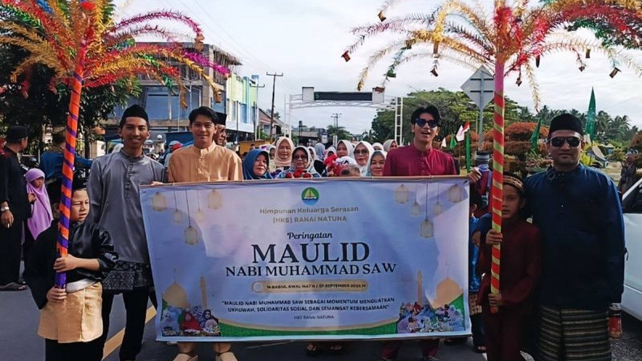 Pemerintah Kabupaten Natuna mengajak orang tua berperan aktif dalam Pelestarian Budaya Natuna melalui berbagai kegiatan, termasuk pawai unik Maulid Nabi. Jangan sampai warisan leluhur punah!