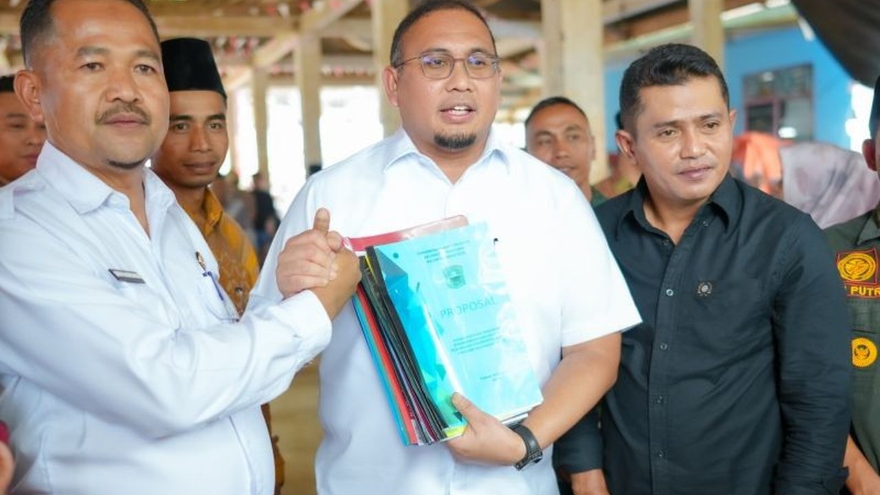 Pemerintah Kabupaten Solok mengapresiasi usulan penambahan Tower BTS Solok dari anggota DPR RI Andre Rosiade. Targetnya, blank spot hilang total pada 2025. Simak detailnya!