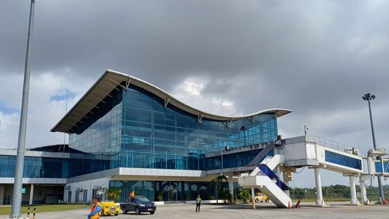 Pemprov Kepri serius mengupayakan adanya penerbangan reguler internasional Bandara RHF Tanjungpinang pasca-kembalinya status internasional. Apa dampaknya bagi pariwisata Kepri?