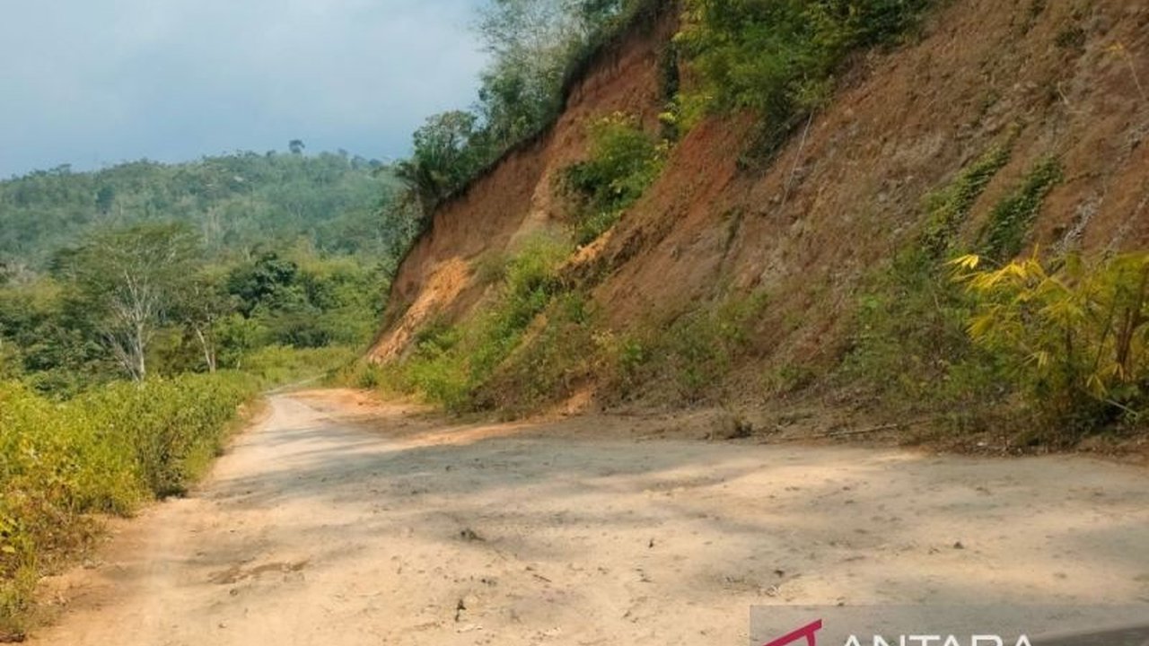Kabupaten Lebong, Bengkulu, kini memiliki empat Desa Tangguh Bencana (Destana) yang siap siaga menghadapi potensi bencana alam. Bagaimana kesiapan mereka dalam menghadapi risiko bencana di wilayah ini?