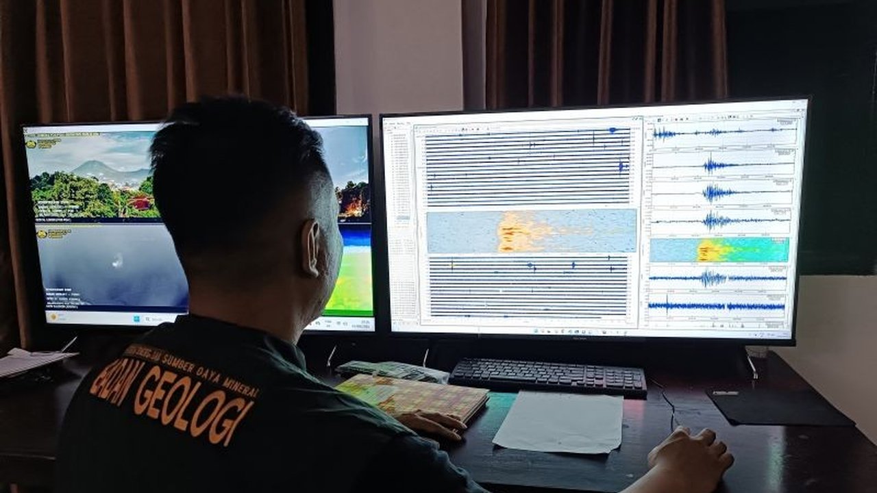 Kemunculan sinar api di kawah Tompaluan Gunung Lokon sejak 4 September 2025 memicu kekhawatiran. Apakah ini pertanda erupsi besar atau hanya aktivitas biasa?