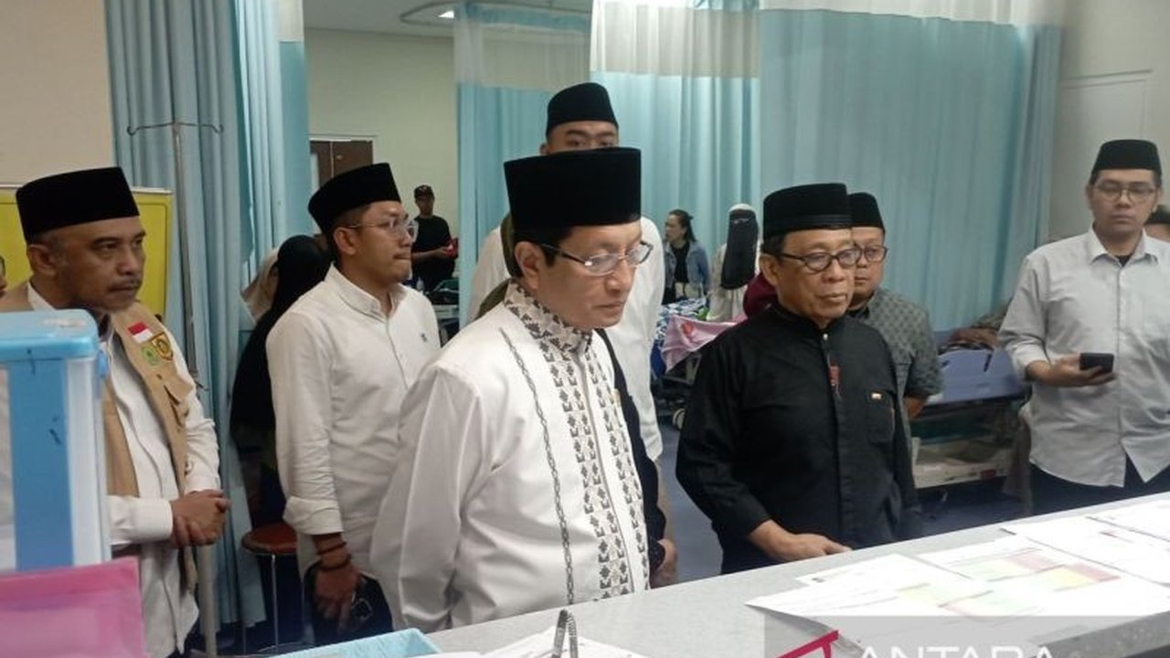 Menteri Agama Nasaruddin Umar turun tangan langsung pasca insiden ambruknya Majelis Taklim Asohibiyah di Bogor. Ia berjanji akan bantu renovasi dan beri dukungan korban, simak detailnya!
