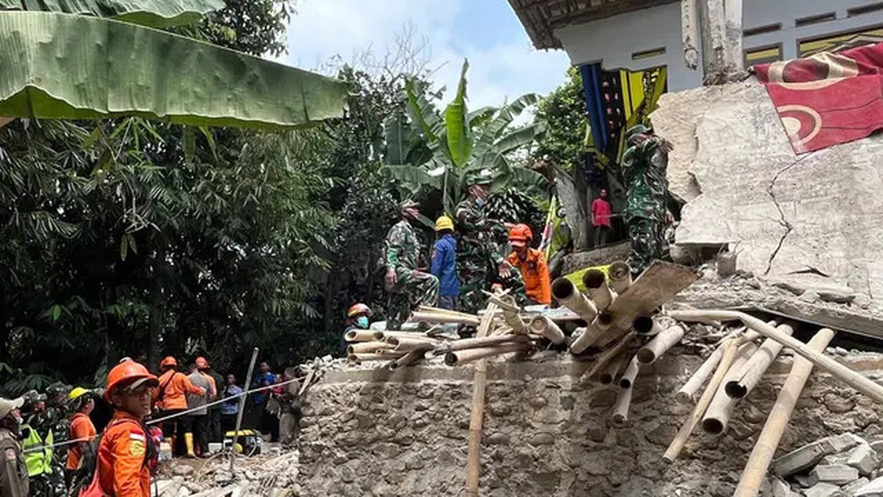 bangunan majelis taklim di ciomas roboh (Liputan6.com/istimewa)