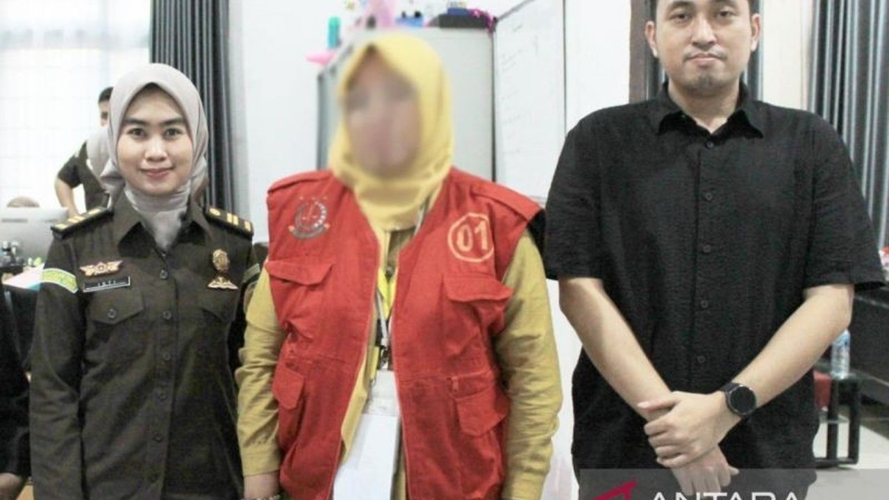 Kejaksaan Negeri Belawan menahan Kepala SMA Negeri 16 Medan atas dugaan korupsi dana BOS tahun 2022-2023. Simak detail kerugian negara dan modus operandi kasus ini.