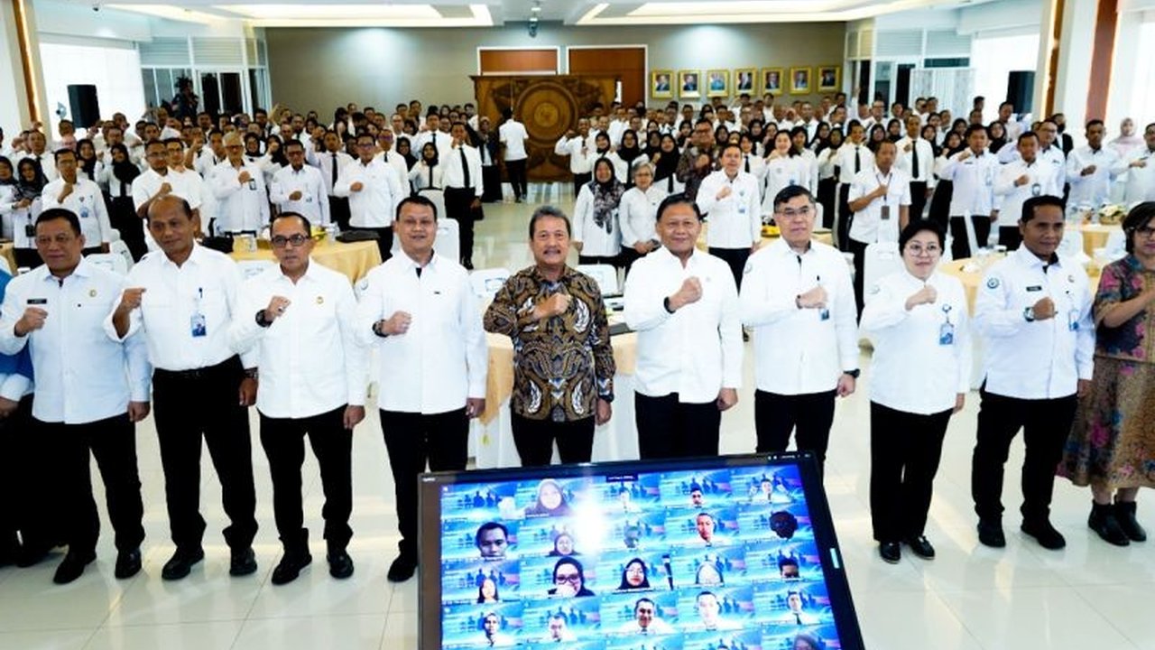 Kementerian Kelautan dan Perikanan (KKP) meluncurkan Corporate University KKP, sebuah inisiatif ambisius untuk mentransformasi pembelajaran ASN demi mengawal pembangunan ekonomi biru. Bagaimana program ini akan mencetak pemimpin masa depan?