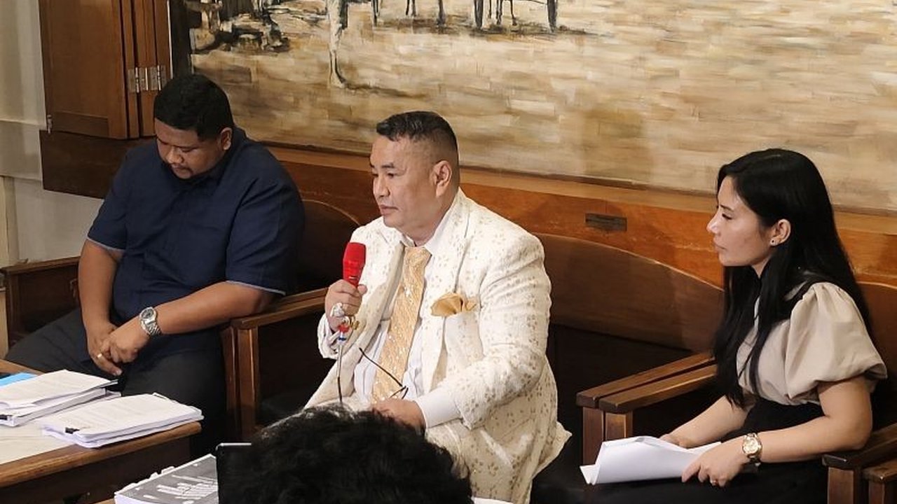 Kuasa hukum Hotman Paris ungkap Nadiem Makarim bantah keras terlibat dugaan korupsi pengadaan Google Cloud di Kemendikbudristek. Benarkah ia tak terlibat?