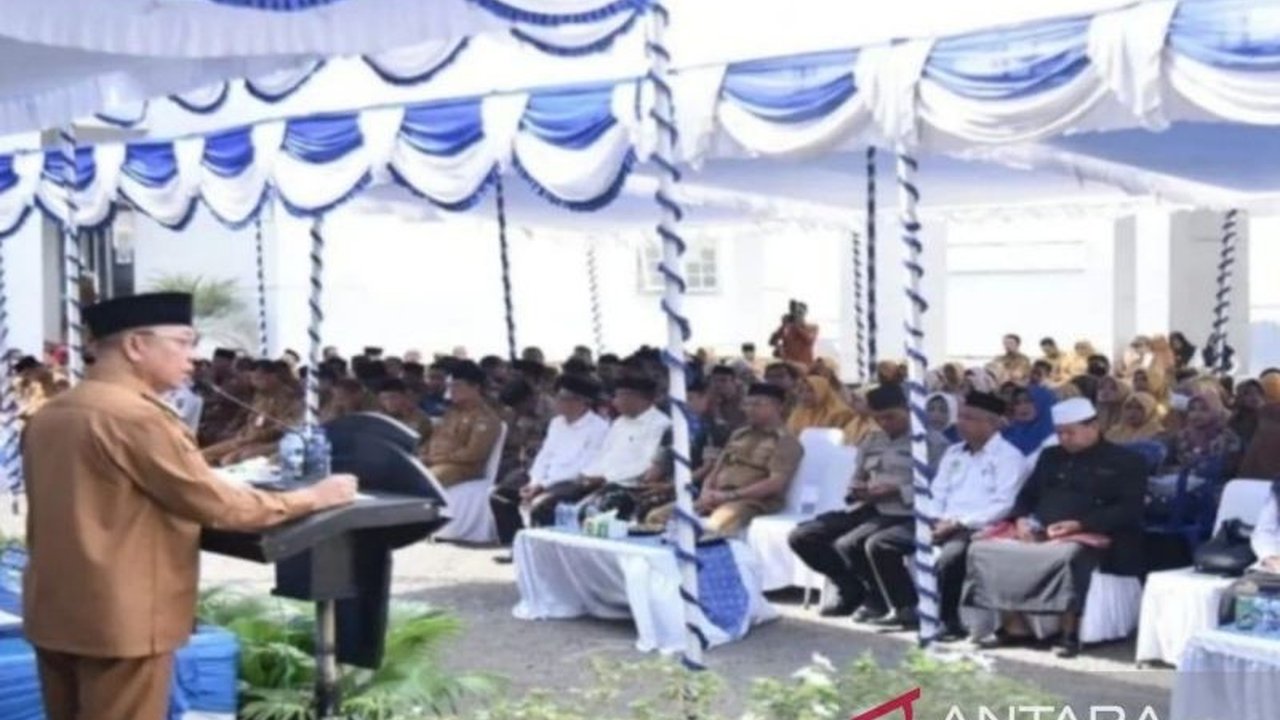 Wali Kota Bima, H. A Rahman H. Abidin, kembali menyerukan Pembatasan Sampah Plastik bagi ASN dan warga. Langkah ini sejalan dengan program Kota Bima BISA yang bertujuan mewujudkan lingkungan bersih dan sehat.