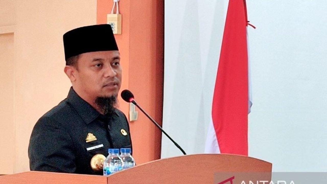 Gubernur Sulsel Andi Sudirman Sulaiman mengajukan Rp233 miliar untuk anggaran pembangunan gedung DPRD Sulsel yang dibakar massa. Berapa sebenarnya total kerugian akibat demo?