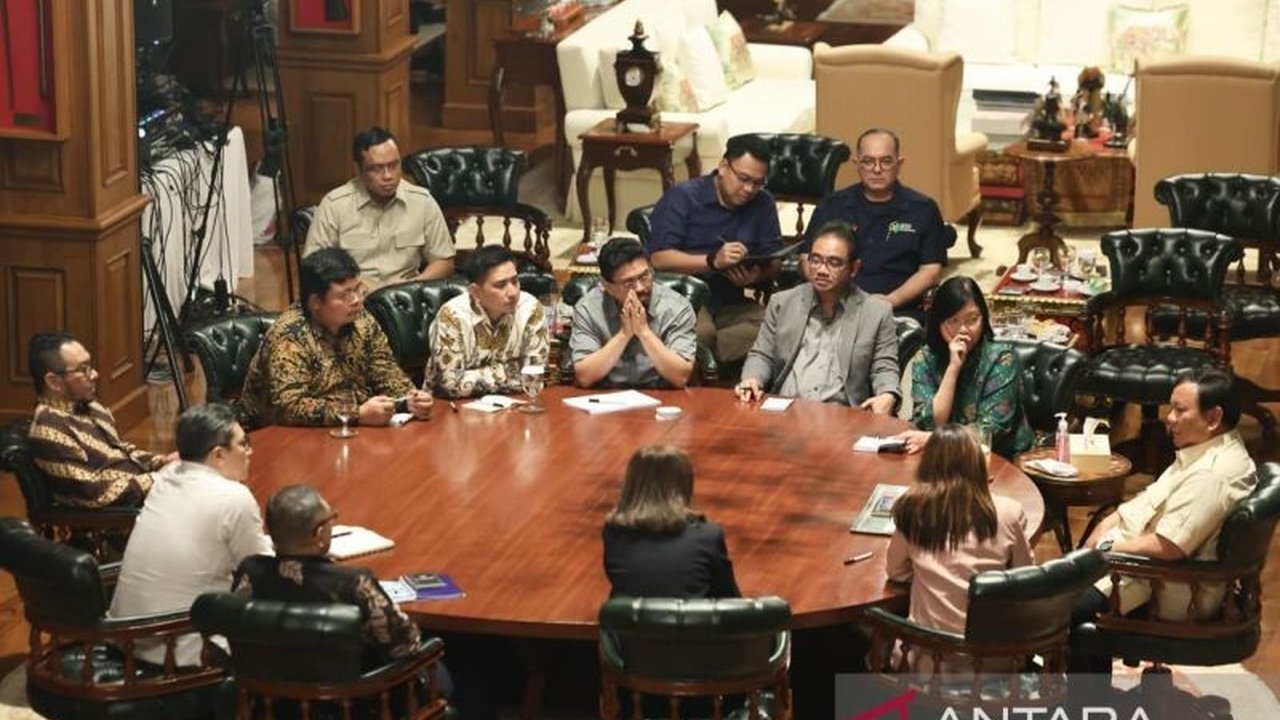 Presiden Prabowo Subianto menekankan pentingnya inisiatif 'Warga Jaga Warga' sebagai benteng pertahanan masyarakat dari provokasi dan kekerasan. Simak pandangannya tentang pengamanan lingkungan.