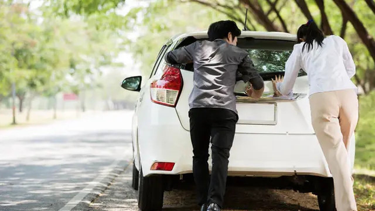 Mobil matik nyaman dipakai di kemacetan, tapi salah penggunaan bisa bikin transmisi cepat jebol (Freepik)