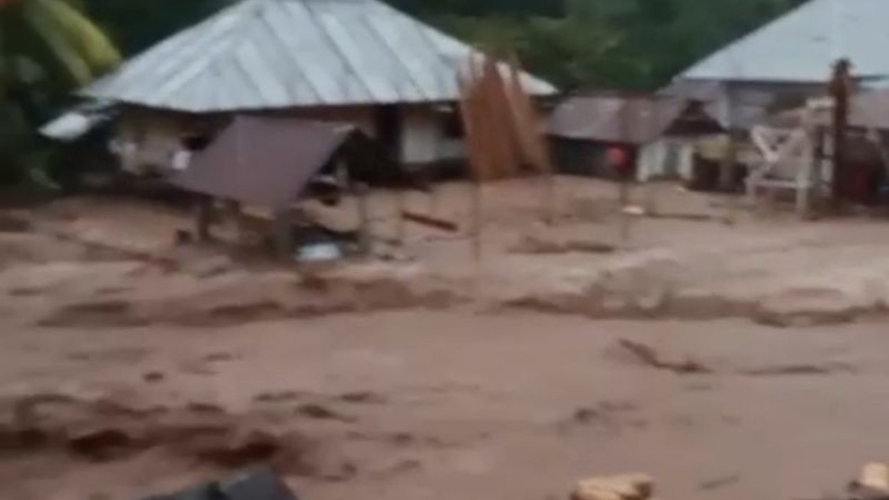 Banjir bandang Nagekeo menelan korban jiwa dan hilang, serta menyebabkan kerusakan parah. Simak update terkini dari BNPB mengenai bencana alam ini.