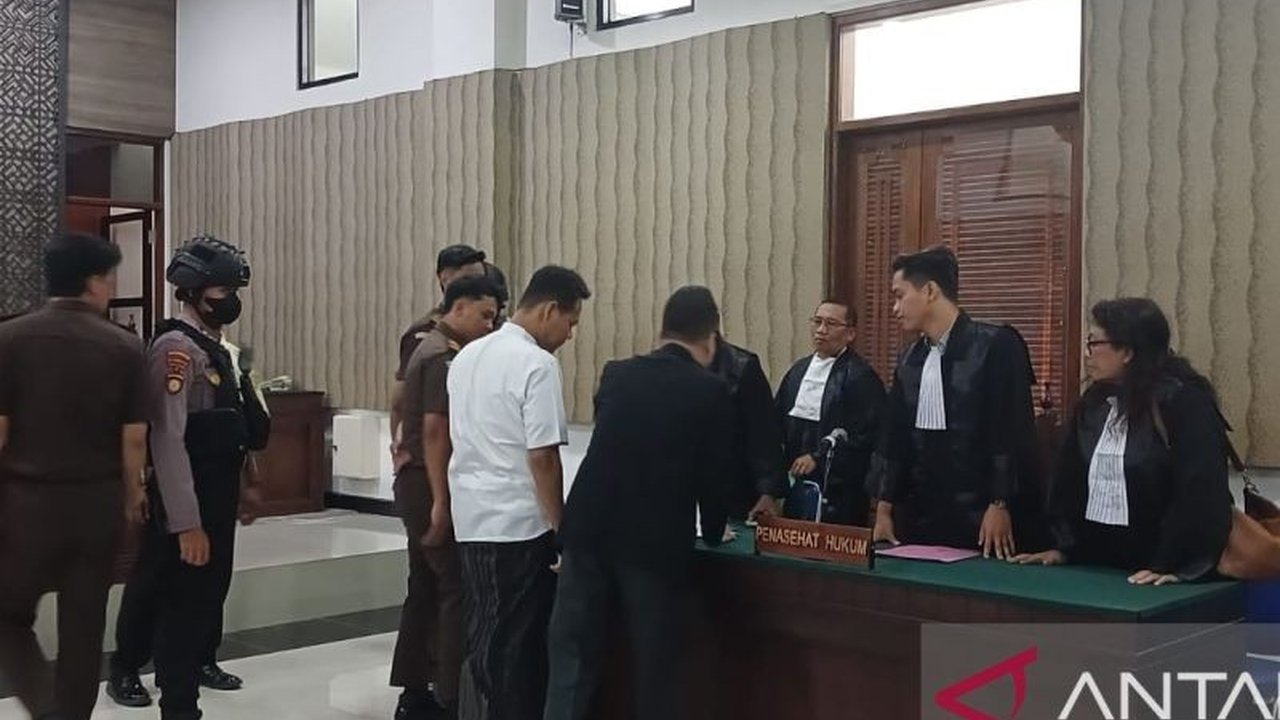Majelis Hakim PN Kediri menjatuhkan vonis seumur hidup dalam kasus Vonis Pembunuhan Dalam Koper. Namun, JPU dan kuasa hukum terdakwa mempertimbangkan banding. Mengapa?