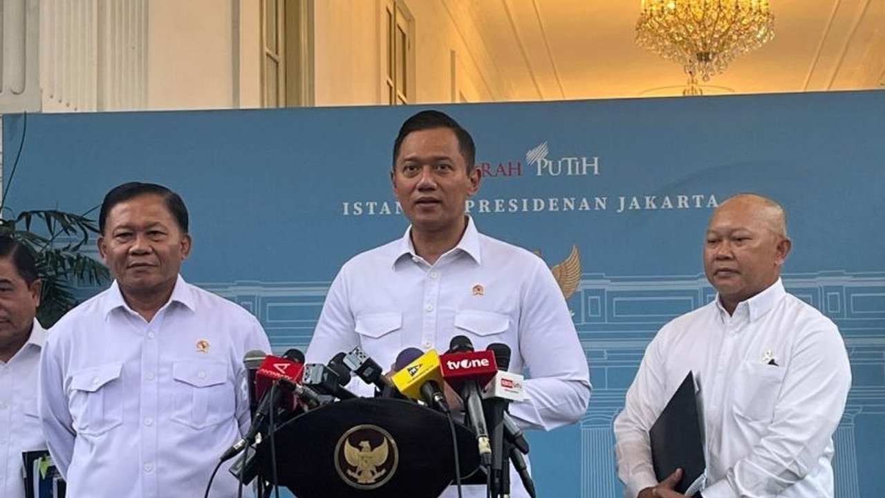 Menteri AHY membeberkan desain pembangunan Giant Sea Wall Pantura akan disesuaikan kondisi geografis, melindungi jutaan warga dan kawasan industri strategis. Simak detailnya!