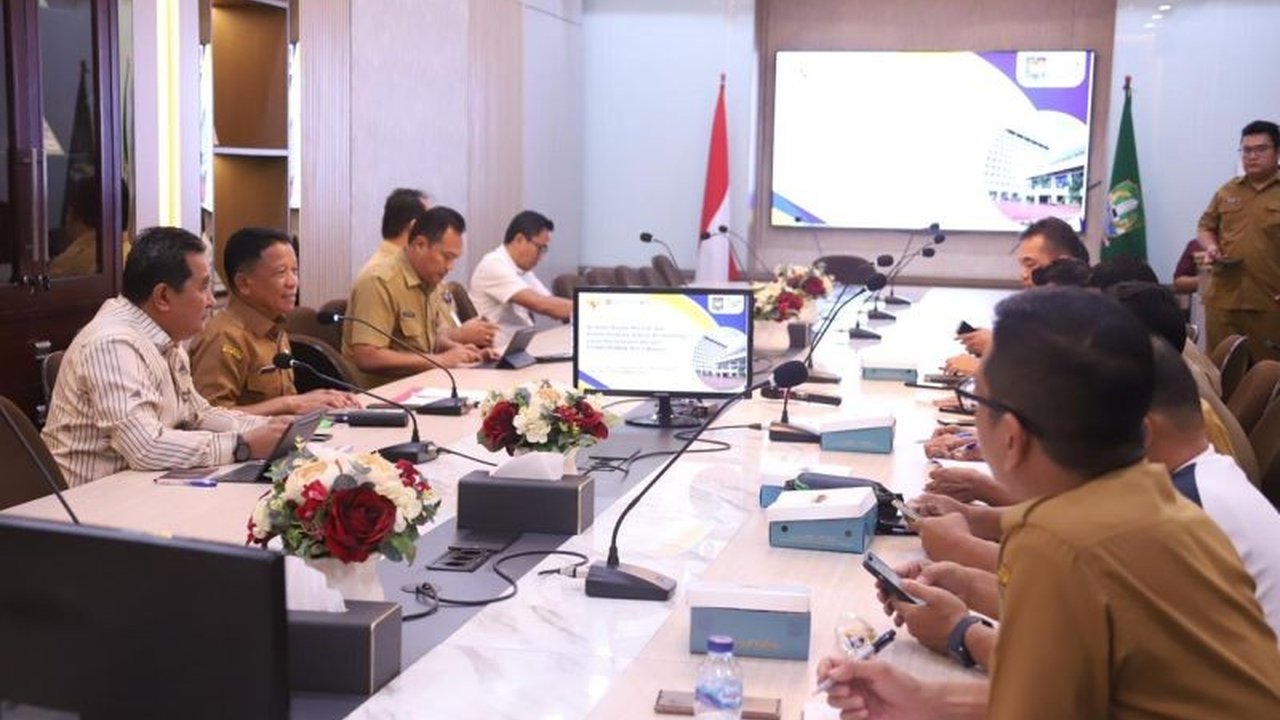 Dirjen Polpum Kemendagri meminta Forkopimda Kota Bekasi aktifkan kembali Siskamling. Mengapa pengaktifan Siskamling Kota Bekasi ini sangat penting bagi stabilitas daerah?