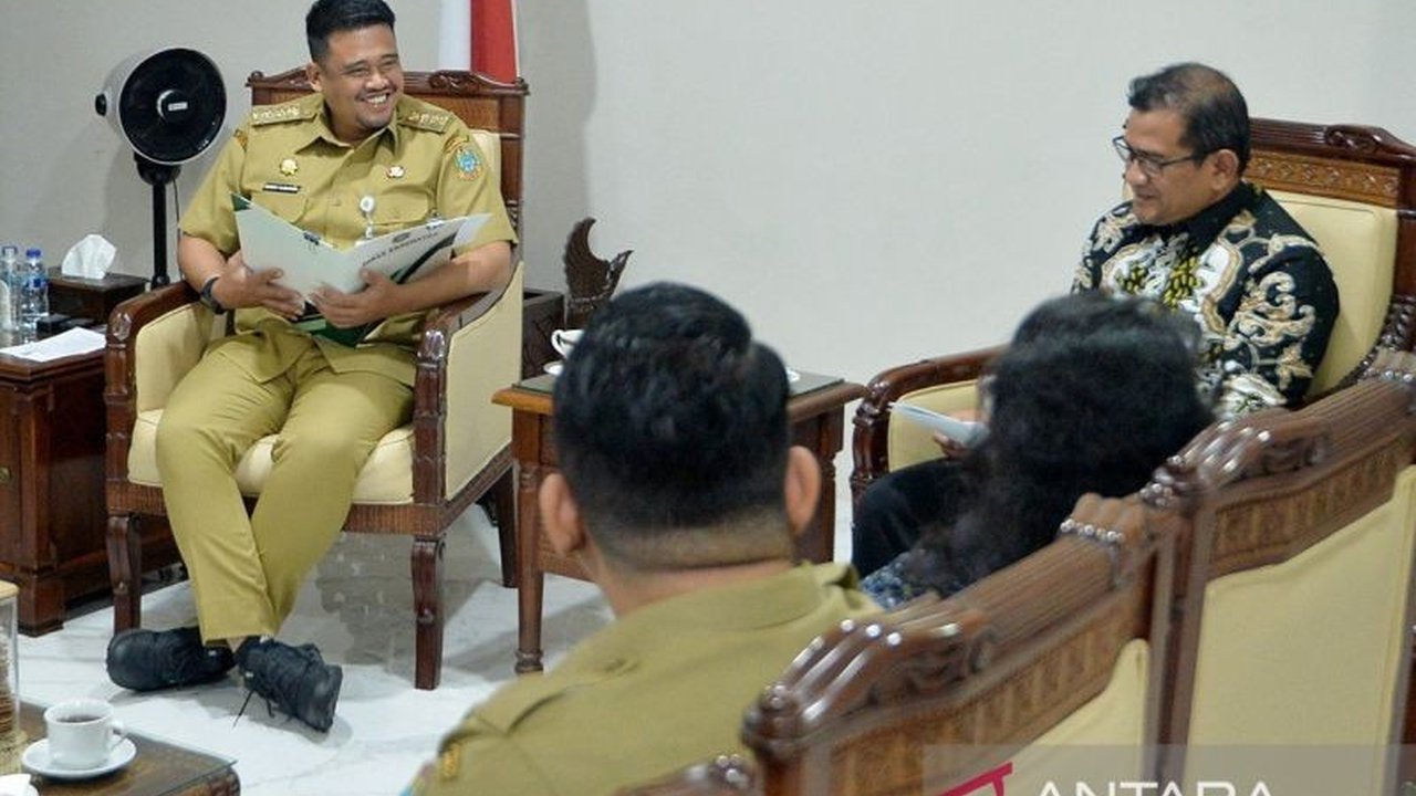 Sumatera Utara berhasil meraih predikat UHC Prioritas lebih awal dari target, memastikan seluruh penduduk memiliki akses jaminan kesehatan. Bagaimana BPJS Kesehatan menjamin layanan optimal?