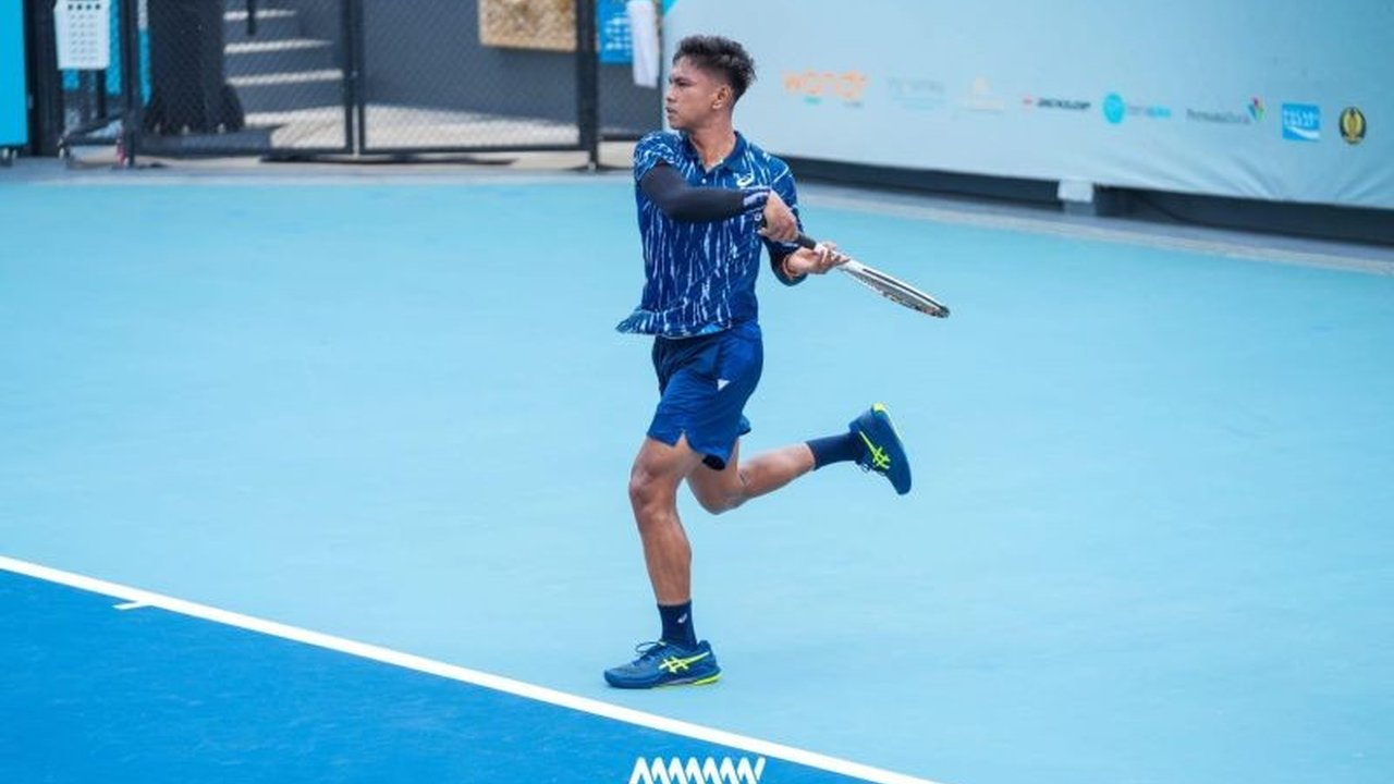 Dua wakil Tenis Indonesia harus mengakhiri kiprahnya lebih awal di babak pertama Seri VII ITF M25 Bali, sementara satu petenis lainnya harus menunggu pertandingan ditunda akibat cuaca. Bagaimana nasib mereka selanjutnya?