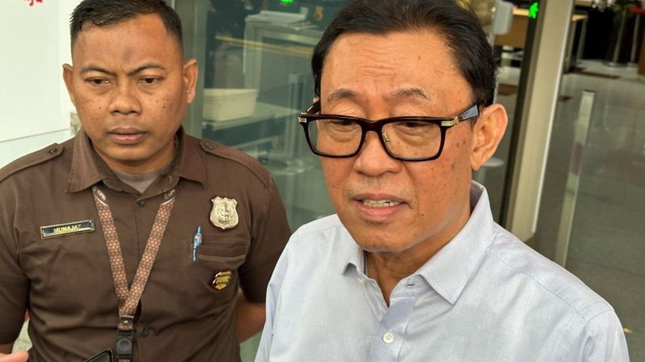 Mantan Ketua Badan Anggaran DPR RI, Ahmadi Noor Supit, kembali dipanggil KPK sebagai saksi kasus dugaan korupsi Dinas PUPR Mempawah. Sebanyak tujuh pertanyaan diajukan penyidik, apa saja yang terungkap?