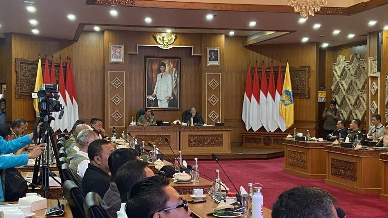 Bali resmi berstatus darurat banjir selama sepekan setelah diterjang hujan deras. Simak detail penetapan Status Darurat Banjir Bali dan bantuan yang disalurkan BNPB.