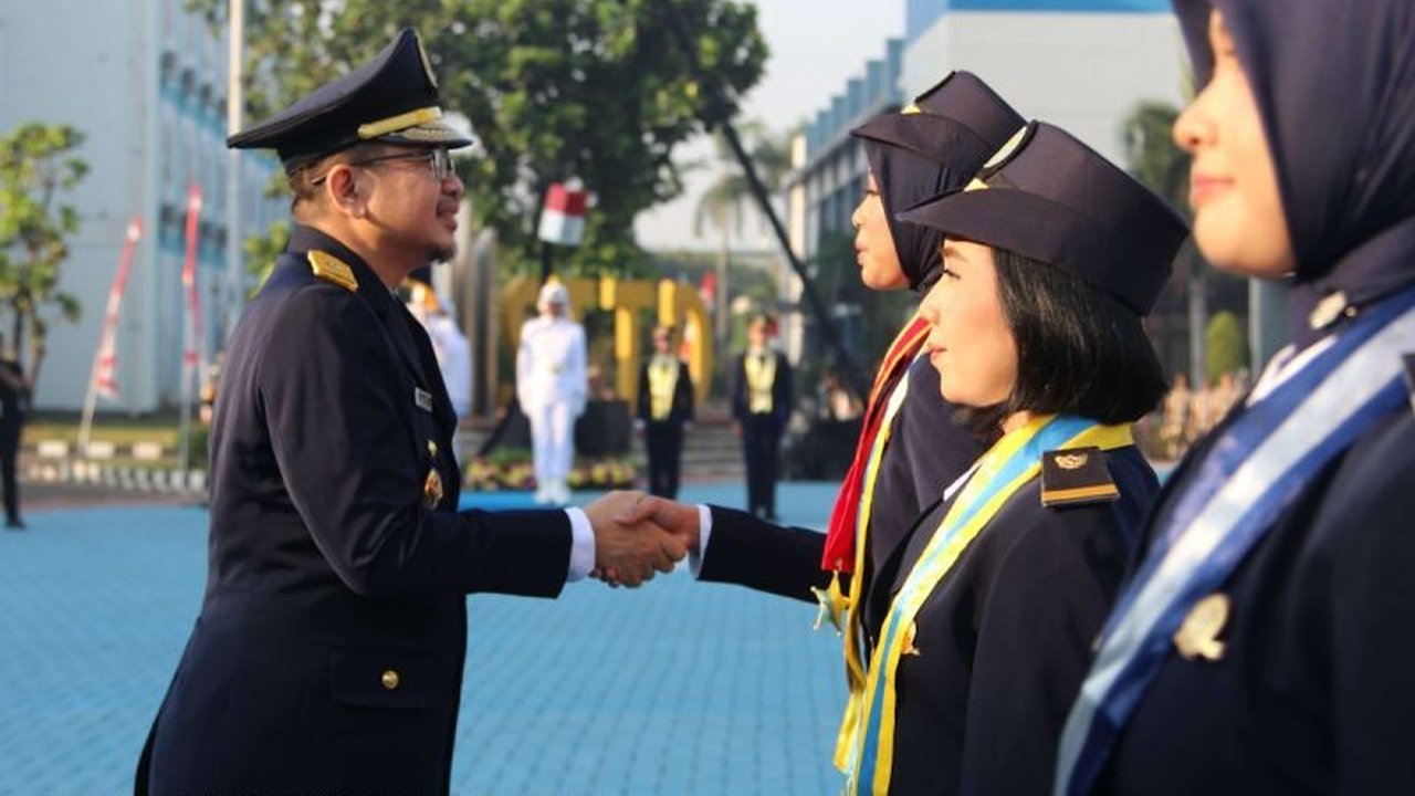 Kementerian Perhubungan mendorong ratusan lulusan PTDI-STTD untuk memperkuat transportasi darat Indonesia, menjadi garda terdepan dalam mewujudkan sistem transportasi yang efektif dan efisien.