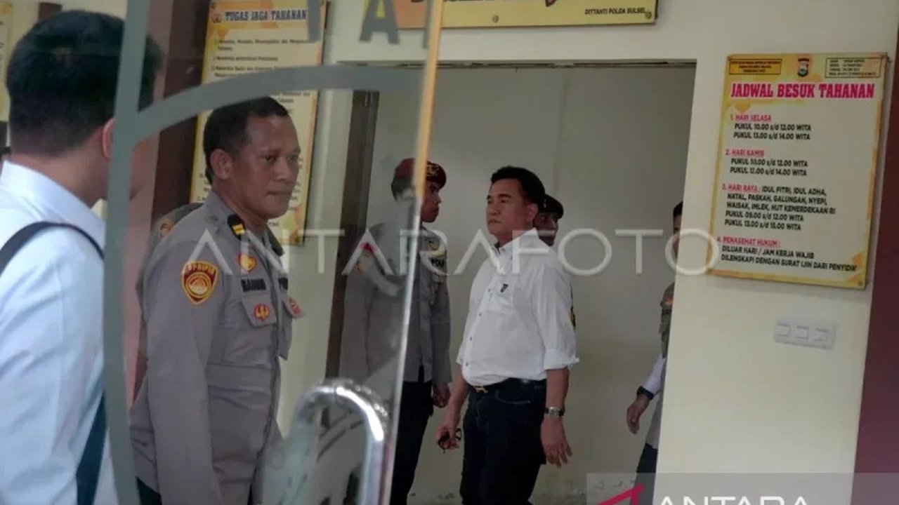 Menko Hukum HAM Yusril Ihza Mahendra buka suara soal kasus Direktur Lokataru Delpedro Marhaen. Benarkah Delpedro bisa mendapatkan SP3? Simak penjelasannya!