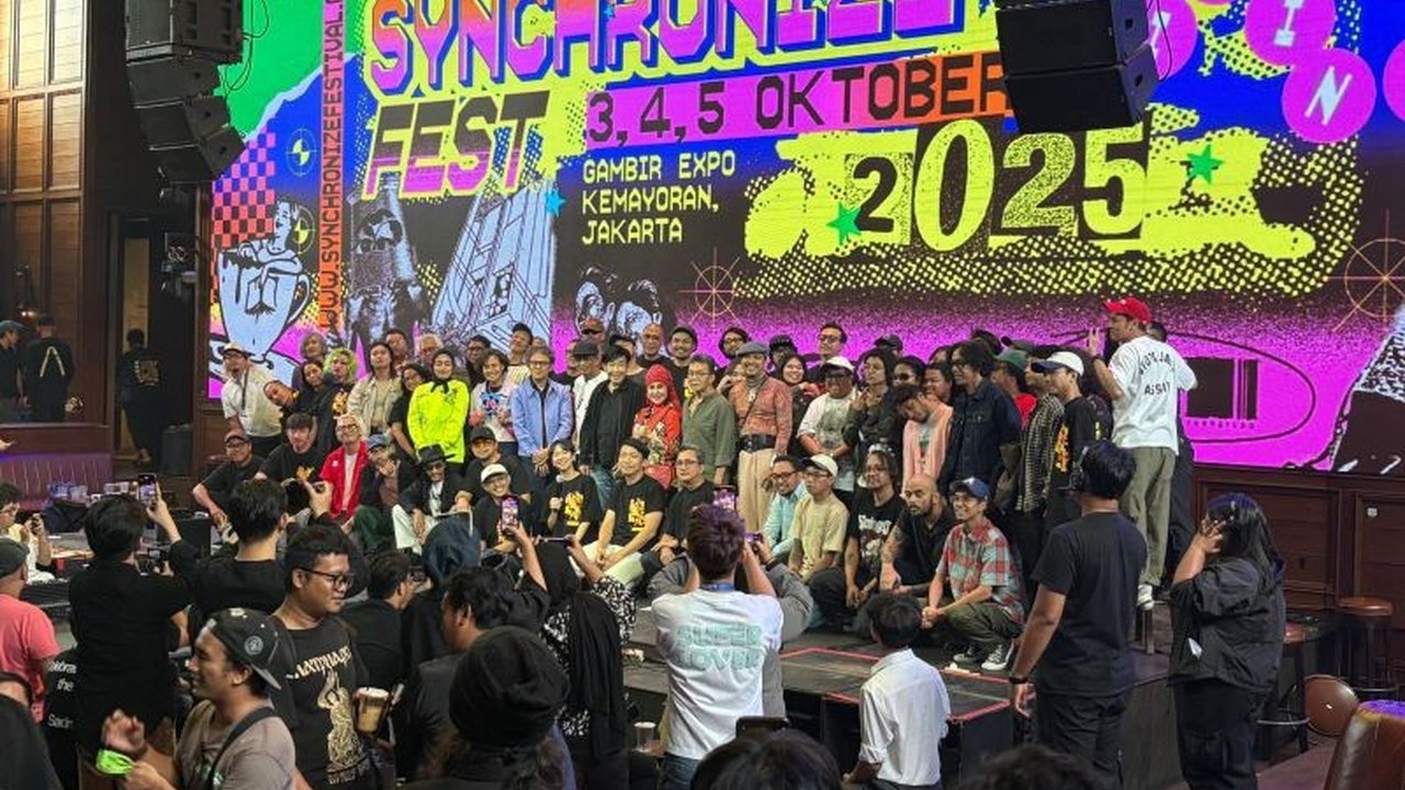 Synchronize Fest 2025 kembali hadir dengan tema #SalingSilang, menampilkan 144 musisi lintas generasi. Siapakah saja yang akan memeriahkan panggung musik nasional?