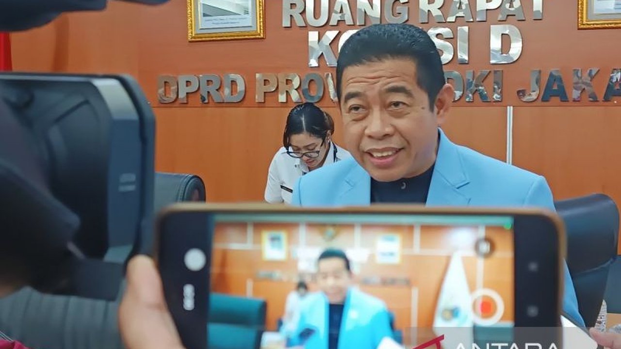 DPRD DKI Jakarta menggandeng 15 perguruan tinggi untuk mempercepat penyusunan naskah akademik Perda Kekhususan Jakarta, sebagai amanat UU No. 2 Tahun 2024. Simak detailnya!