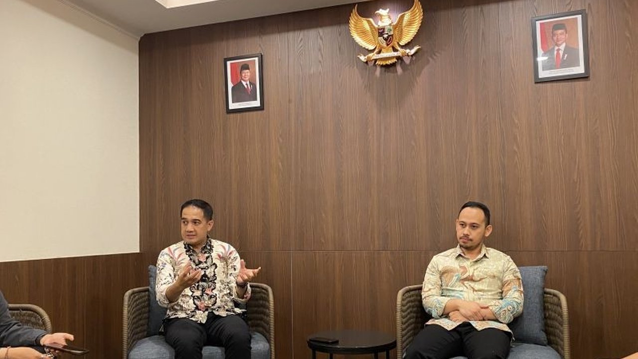 Smesco Indonesia menargetkan pendapatan negara bukan pajak (PNBP) sebesar Rp43 miliar tahun depan. Strategi optimalisasi aset Smesco menjadi kunci untuk mencapai kemandirian finansial dan fokus pada UMKM.